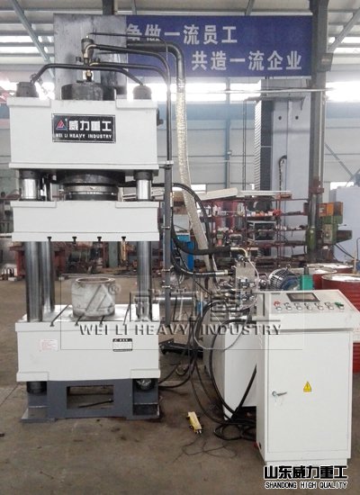 滕州四柱液压机车间