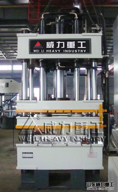 200吨四柱液压机