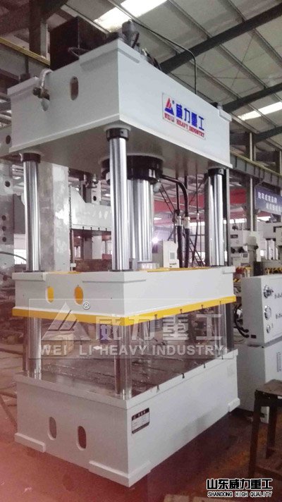 400吨液压机车间