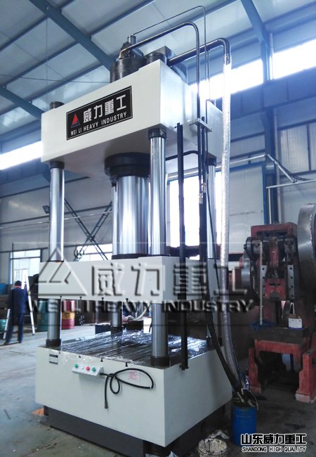 500吨液压机车间。