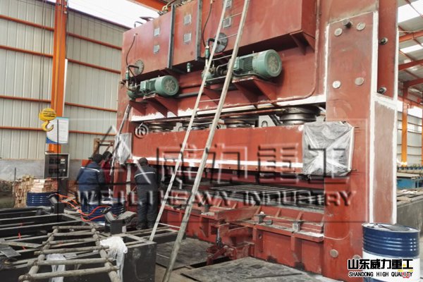 框架液压机车间