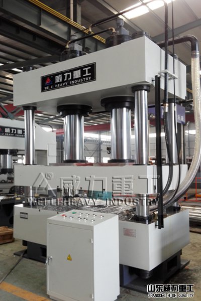 400吨液压机车间