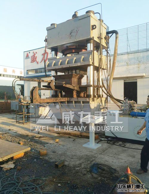 2000吨液压机车间