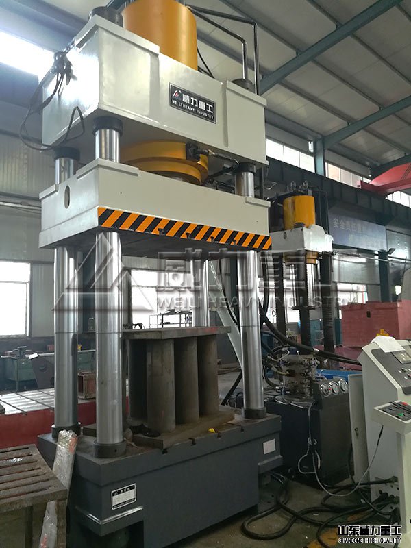 630吨液压机车间