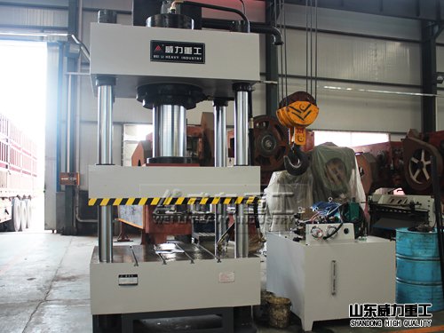 三梁四柱液压机