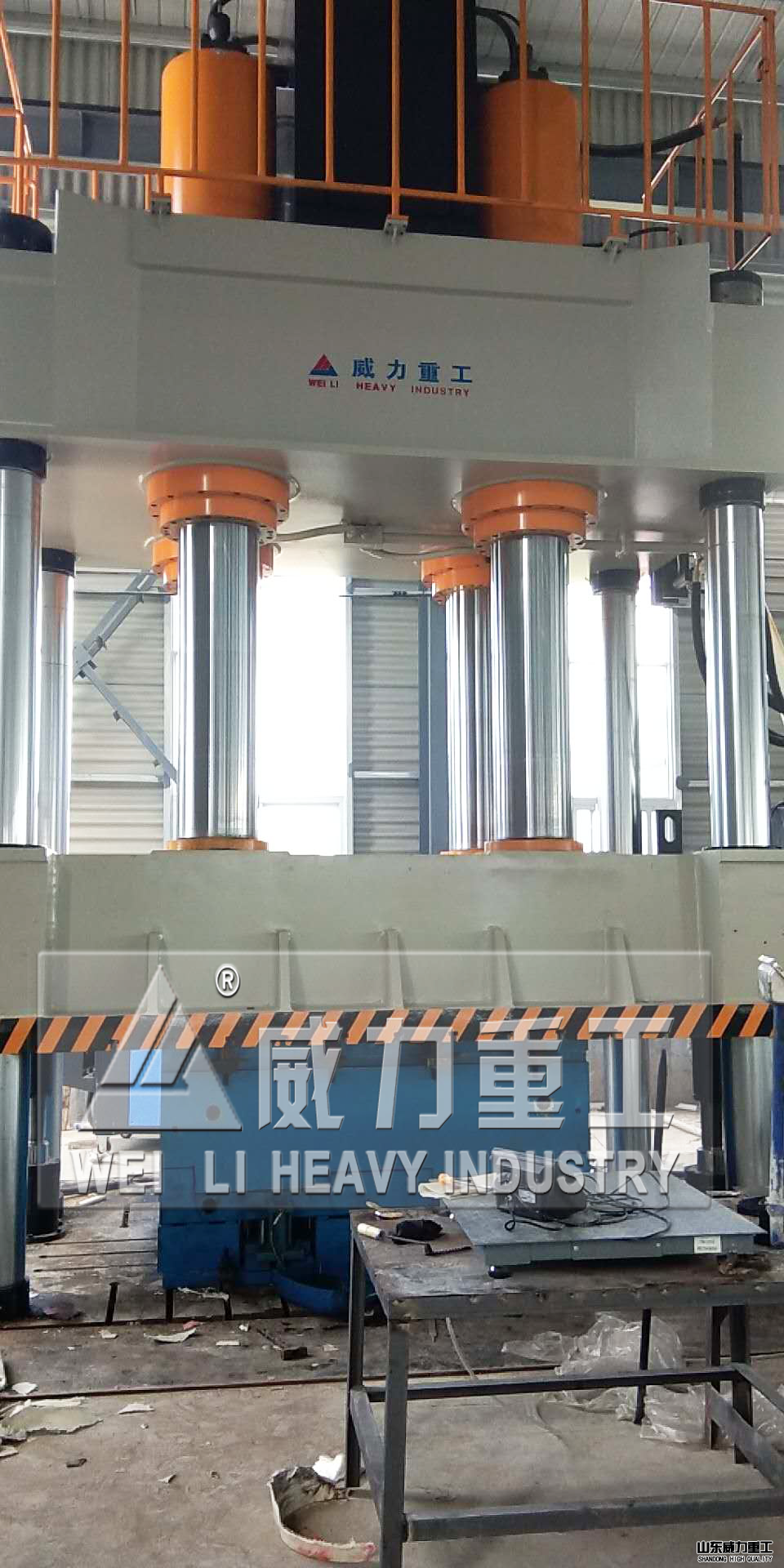 模压化粪池液压机客户现场
