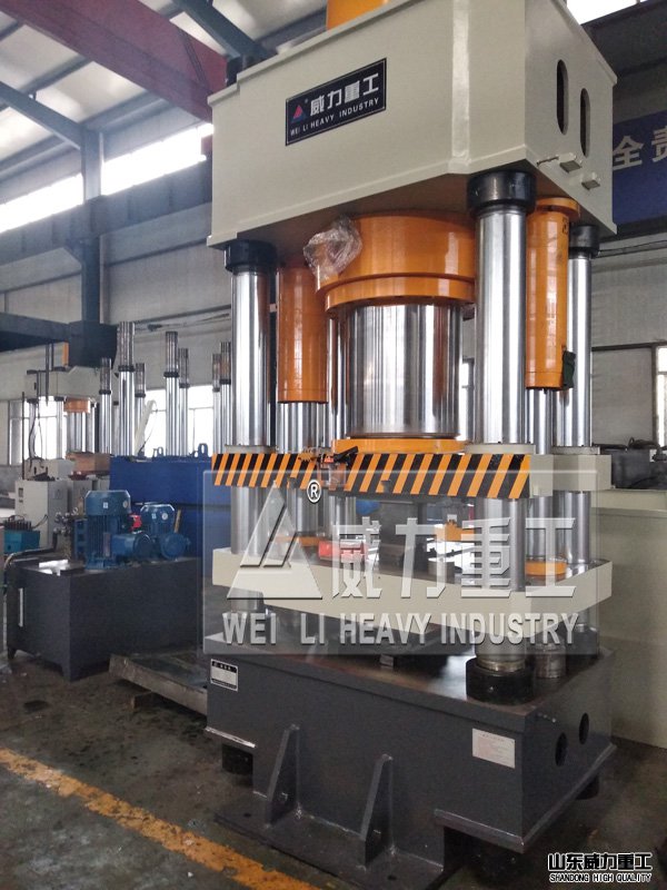 630吨四梁四柱液压机喷漆发货照片