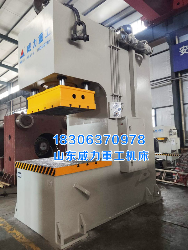 500吨单臂液压机实拍10.31